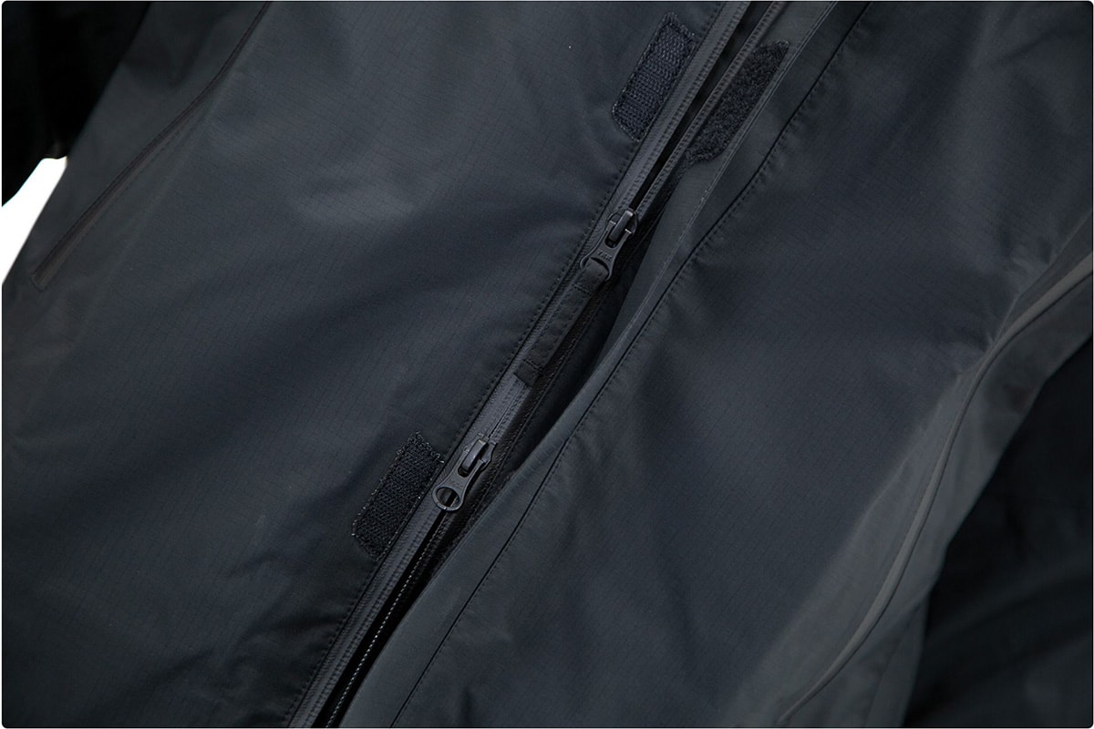 carinthia-kurtka-prg-2.0-czarna-zamek